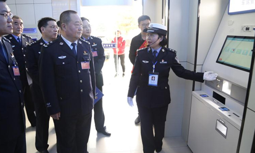 超遠(yuǎn)車駕管24小時自(zì)助服務區助力“安徽公安交管服務質量提升”獲好評